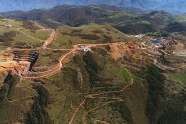 Erməni sürücülər Zod qızıl mədəninə gedən yolu bağladı